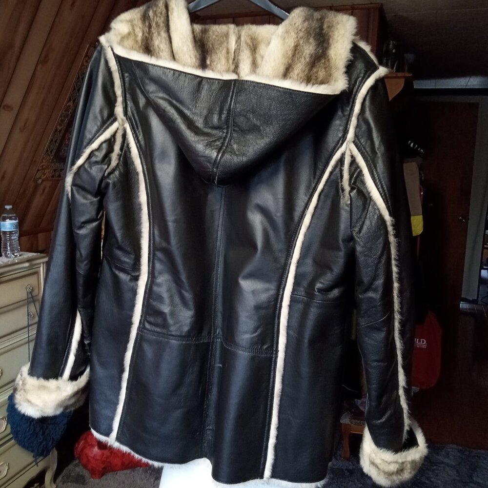 Leather coat - Picture 2 of 6